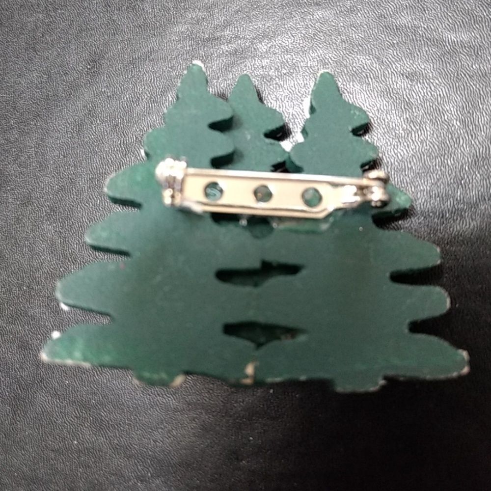 Painted moose brooch - Picture 6 of 8